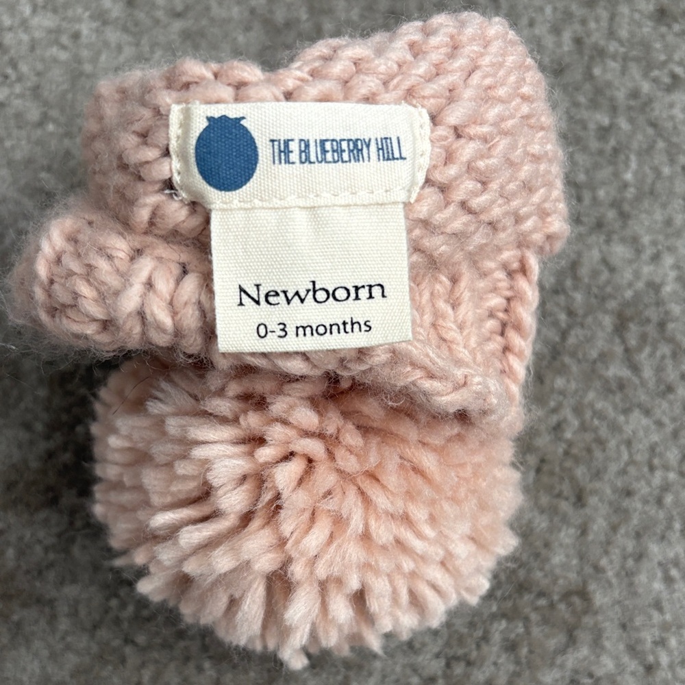 The Blueberry Hill 🫐 Cozy Pink Knit Pom-Pom Beanie for Newborns - Picture 3 of 6